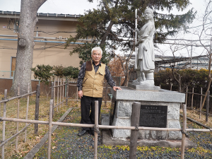 地元の有志により建立された中野竹子石像